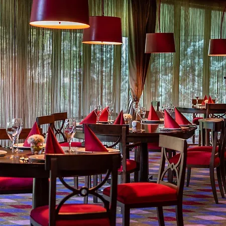 Cornelia Diamond Golf & 5*