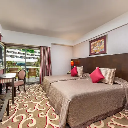 Cornelia Diamond Golf & 5*