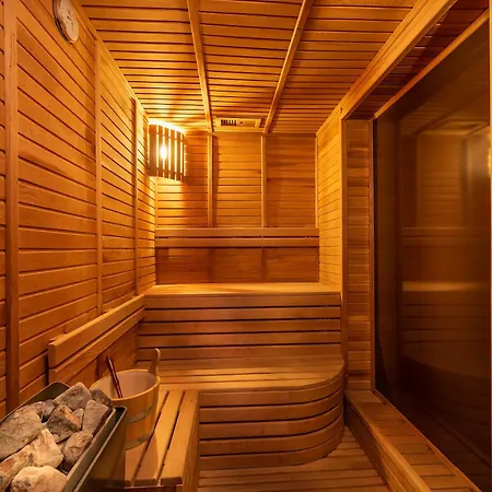 Cornelia Diamond Golf & 5*