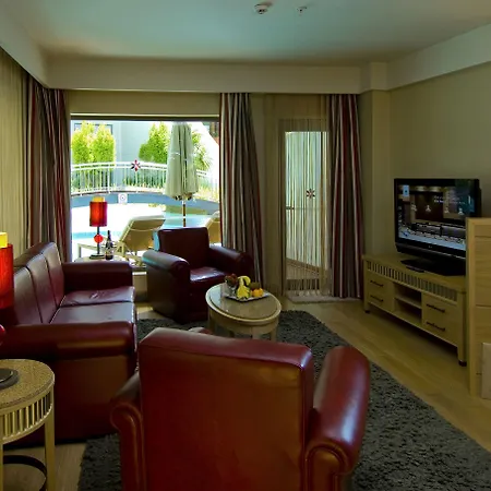 Cornelia Diamond Golf & 5*