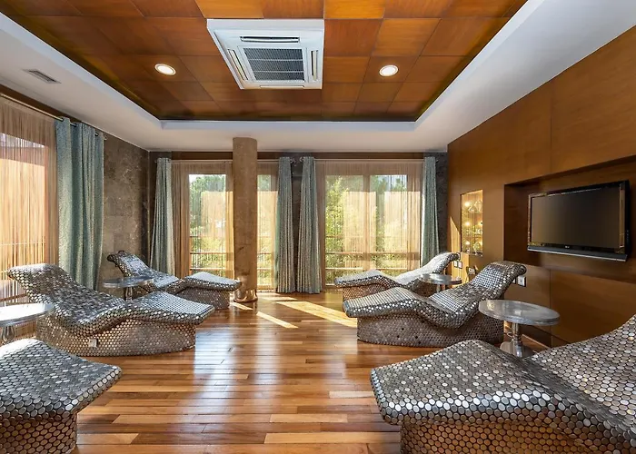 Cornelia Diamond Golf & Μπέλεκ