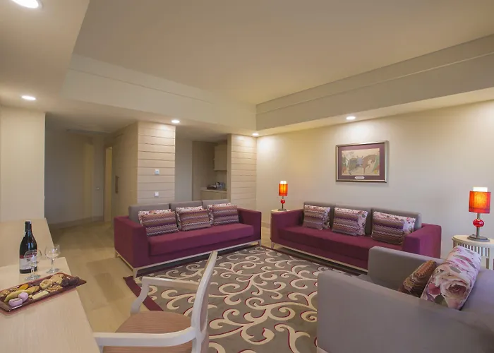 Cornelia Diamond Golf & Μπέλεκ